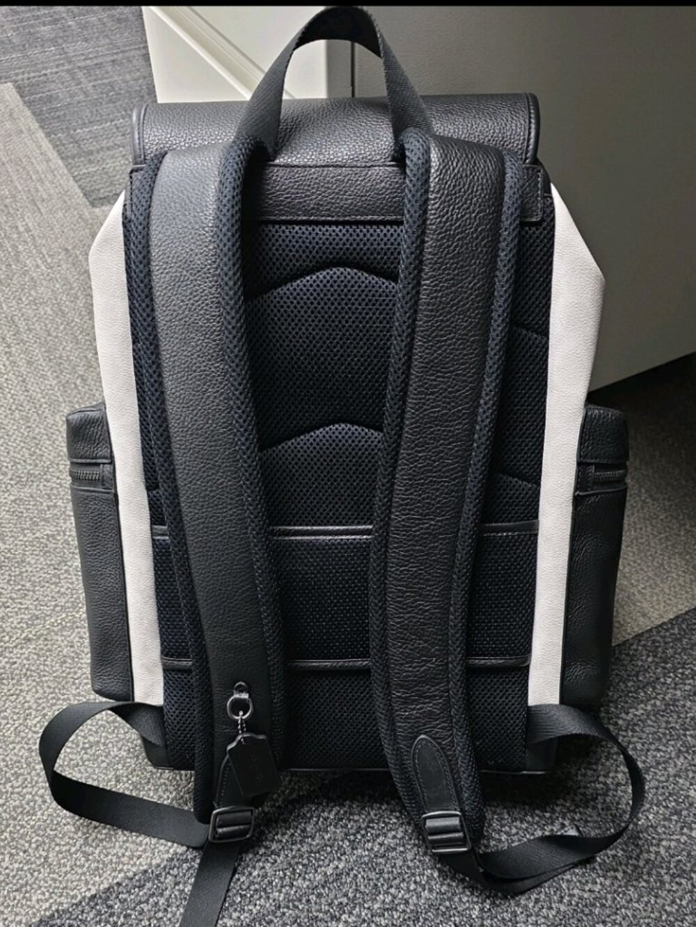 Coach Sprint Backpack Signature Leather Chalk/Black - Mint Condition - Picture 4 of 9